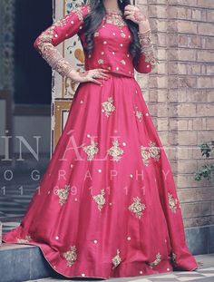 Garara Design, Grooms Sister, Simple Mehndi Dresses, Desi Party, Scrapbook Frame, Dress Styling, Beautiful Bridal Dresses, Cotton Lehenga, Desi Outfits