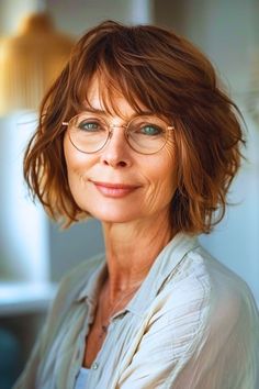 Haircut Layered, Hairstyle Simple, Hairstyle Cute, Flattering Haircuts, Medium Hair Styles For Women, Simple Hairstyle, Old Hairstyles, Textured Bob, Hairstyles With Glasses