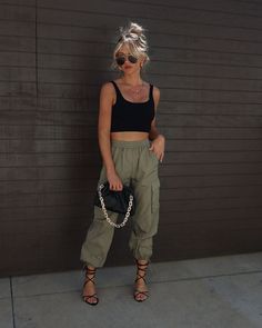 Curvy Casual Outfits, Nylon Pants, Overalls Women, Cargo Pants Women, Type Of Pants, Casual Trousers, Fit Style, Outfits Casuales, Round Collar