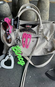 Pink Bag Aesthetic, Bag With Charms, Grey Balenciaga, Bag Picture, Luxury Bags Collection, Bag Aesthetic, What In My Bag, Jane Birkin, Kim K