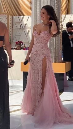 Pink Long Prom Dresses, Prom Dress Inspo, Prom Dresses Long Pink, Prom Inspo, Prom Queen, Looks Party, Queen Dress, Cute Prom Dresses