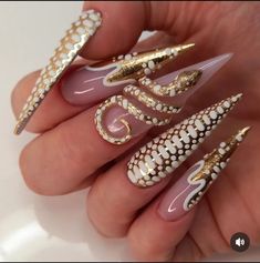 Nail Snake Design, 3d Snake Nails, Winter Stiletto Nails Designs, Serpent Nails, Goddess Nails Designs, Baddie Stiletto Nails, Snake Nails Designs, Nail Art Stiletto, Capricorn Nails