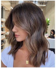 Adding Highlights To Brown Hair, Shorter Brown Hair, Shoulder Length Balayage Brunette, Medium Brunette Hair With Highlights, Golden Brunette, Veil Updo, Baby Lights, Caramel Toffee