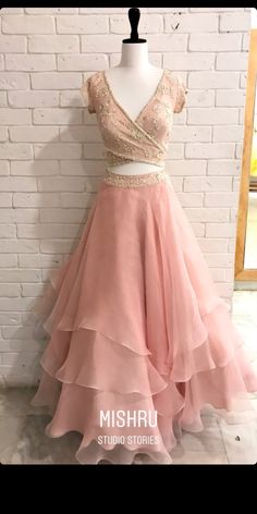 Chickenkari Lehenga Blouse Designs, Organza Lehenga Designs Latest, Lehanga Blouses Modern, Lehanga Blouses Modern Design, Modern Lehenga Designs, Trendy Lehenga, Lehenga Blouse Designs