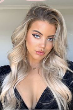 #humanhair #blondehairextensions #brownhumanhair #hairsalon Hairstyle Balayage, Balayage Hairstyle, Sew In Hair Extensions, Lace Fronts, Spring Hair Color, Hair Extensions Best, Ash Blonde Hair, Halo Hair, Long Blonde