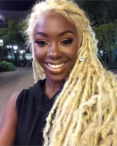 Blond Locs, Dark Skin Blonde Hair, Blonde Dreadlocks, Faux Dreads, Blonde Dreads, Blonde Box Braids, Summer Braids, Blonde Braids, Black And Blonde