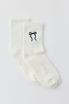 Cute Crew Socks, Cute Socks Aesthetic, Good Clothing Brands, Aesthetic Socks, Christmas Presents For Girls, Fall Socks, Christmas Gift Inspiration, Socks Aesthetic, Branded Outfits