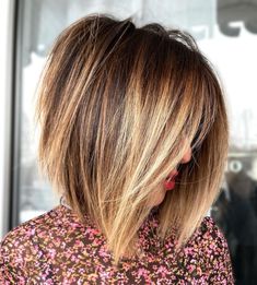 21 Dark Brown Hair with Blonde Highlights Ideas for Luscious Brunettes Dark Brown Hair With Blonde Highlights, Balayage Caramel, Kort Bob, Κούρεμα Bob, Angled Bob Haircuts, Haircut Images, Angled Bob Hairstyles, Hair 2022, Brown Hair With Blonde Highlights