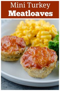 mini turkey meatloafs with macaroni and cheese on the side