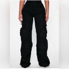 Fashion Nova Cargo Pants - Size 5! Black Full-length Cargo Jeans With Multiple Pockets, Non-stretch Bottoms With Cargo Pockets For Streetwear, Edgy Full-length Cargo Jeans, Edgy Cotton Straight Leg Cargo Pants, Edgy Baggy Bottoms With Pockets, Edgy Mid-rise Cotton Pants, Edgy Cotton Trousers, Edgy Straight Leg Bottoms With Cargo Pockets, Edgy Straight Leg Bottoms With Multiple Pockets