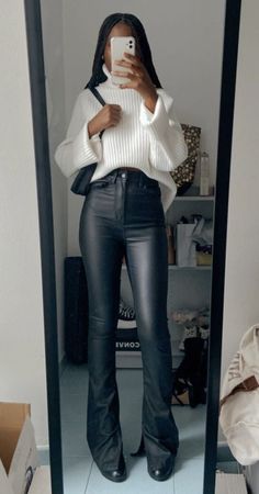 Black Leather Pants Outfits For Women, Winter Bar Outfits, Diner Outfits, Colorado Fits, Leather Pants Outfit, Bar Outfit, Winter Fashion Outfits Casual, Cold Outfits, Classy Fashion