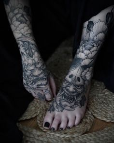 Neo Japanese tattoo Negative Space Tattoo Color, Hannya Sleeve Tattoo, Cool Dark Tattoo Ideas, Hannya Hand Tattoo, Japanese Female Tattoo, Japanese Foot Tattoo, Japanese Horror Tattoo, Japanese Blackwork Tattoo, Japanese Hand Tattoo