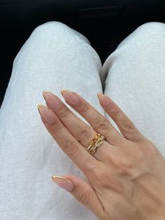 Wedding Nails For Guests, Nails For Wedding Guest Classy, Gold Detail Nails, Nails For Wedding Guest, Nails Wedding Guest, Gold Tip Nails, Short Classy Nails, Bridesmaids Nails