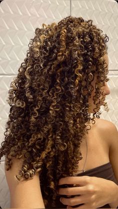 Blonde Highlights Curly Hair, 4a Natural Hair, Perfect Curly Hair, Natural Hair Routine, Curly Hair Care Routine, Highlights Curly Hair, Curly Hair Photos, Haircuts For Curly Hair