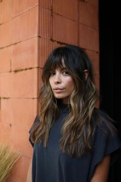 These are the coolest hair colors coming out of L.A.'s raddest salons photo via Nova Arts Salon #Hair #Haircolor #Beauty #Hairstyle #Longhair #Bangs #Thickbangs Brunette Bangs, Winter Hair Color Trends, Bangs Ideas, Hair 2018, Winter Hair Color, Hair Color Balayage, Winter Hairstyles, Hair Envy, Cool Hair Color