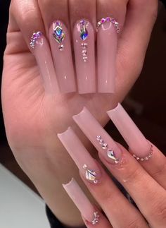 Nude With Rhinestone Nails, Nails Ideas With Diamonds, Gem Nails Acrylic, Baddie Nails Instagram Long, Nude Rhinestone Nails, Nail Inspo Rhinestones, Nails Rhinestones Design, Nails Gems Rhinestones, Nude Nails With Rhinestones