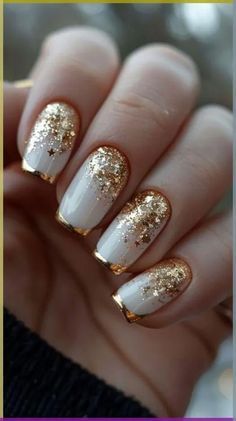 Gold Design Nails Nailart, Nails For Guest At Wedding, Fall Nails With Gold Glitter, Gel Polish Nail Designs Glitter, Pretty Nails For Wedding Guest, Nail Designs With Gold Glitter, Gold Tip Nail Designs, Blue And Gold French Nails, Gold French Nails Design