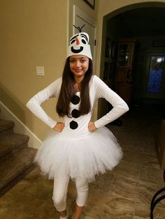 Olaf DIY Halloween Costume Olaf Diy, Frozen Costume Diy, Olaf Frozen Costume, Christmas Character Costumes, Frozen Halloween Costumes, Moana Halloween Costume, Frozen Halloween