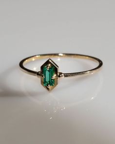 Smaragd Ring, Lucky Green, Emerald Jewelry, Green Emerald, Yellow Gold Ring, Stunning Jewellery, Jewelry Inspo