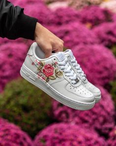 The perfect gift for friends, family, that special someone, or yourself ✨ - Exactly as shown in the pictures. - Brand New & Authentic. 💯  - Hand Painted with attention to detail. 👨‍🎨  - Waterproof and Flexible. ❤️  - Unisex model. Please refer to the Size Chart. - Free Worldwide Shipping. ✈︎ Shoe Artwork, Custom Af1, Pastel Roses, Unique Sneakers, Air Force 1 Custom, Custom Air Force 1, Artist Gifts, Womens Wedding Shoes, Unique Shoes