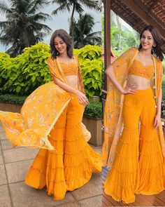 Traditional Yellow Dress, Haldi Ceremony Outfit Indian, Sharara Wedding Dress, Ananya Pandey Traditional Outfits, Ananya Pandey Indian Wear, Haldi Sharara Outfits, Haldi Indowestern Outfit, Yellow Traditional Outfits, Haldi Outfits For Women