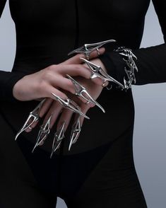 Futuristic Jewelry, Cyberpunk Fashion, Futuristic Fashion, Hand Jewelry, Fantasy Jewelry, Fantasy Clothing, Fantasy Fashion, Edgy Outfits