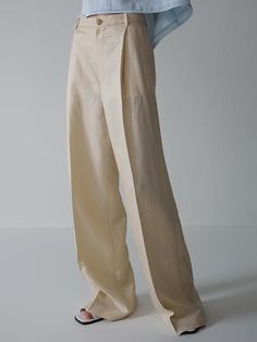 This is a trendy and modern pants by FACADE PATTERN that is made out of high quality and sturdy material. With distinctive mood of the design and modern feminine look, you can style it for your trendy daily outfit.- Semi high waistline- Deep single tuck detail- Suitable for both casual and formal look Trendy Linen Workwear Bottoms, Modern Wide-leg Pants For Summer, Modern High-waisted Wide Leg Summer Pants, Trendy Linen Bottoms For Workwear, Modern Tailored Wide Leg Pants For Spring, Trendy High-waisted Linen Pants, Modern High Waist Wide Leg Pants For Spring, Chic Linen Pants With Belt Loops, Modern High-waisted Linen Wide Leg Pants