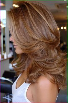 Honey With Blonde Highlights, Light Brown Hair With Strawberry Highlights, Highlights For Hair Ideas, Hair Color For Neutral Undertones, Dark Caramel Blonde Hair, Mechas Color Beige, Brown Hair With Ginger Highlights, Honey Colored Hair, Different Brown Hair Colors