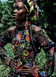 Lupita Nyong'o Is Ravishing In Vogue US October 2016 Cover Story Mode Editorials, Afrikaanse Kunst, Afrikaanse Mode, Magazine Vogue, Mario Testino, Vogue Us