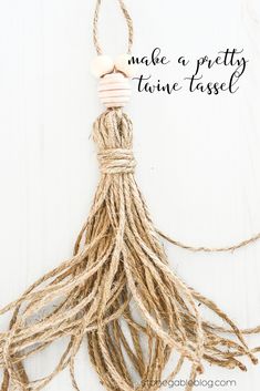 a tassel hanging from a rope with the words make a pretty tassel on it