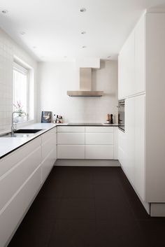 the kitchen is clean and ready to be used for cooking or cleaning up some dishes