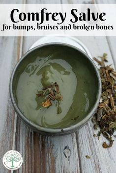 Comfrey known as one of the herbs to heal broken bones. This comfrey salve is a must have for your home herbal apothecary. The Homesteading Hippy via @homesteadhippy Making Salves, Herbs To Heal, Apothecary Recipes, Herbal Crafts, Heal Broken Bones, Comfrey Salve, Ancient Remedies, Natural Things