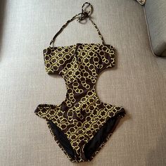 One Piece Swimsuit. Color: Brown With Yellow/Gold Circles. Size M. Never Worn. 2000s One Piece, 2000s Swimsuit, Yellow Swimsuit, Beach Tan, Outfit Inspo Summer, Cute Bathing Suits, Summer Fits, Cute Simple Outfits, Baby Food