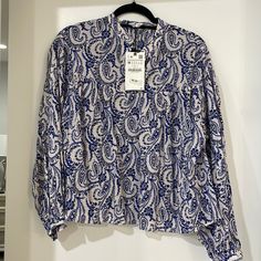 Zara Paisley Top White And Blue Size Medium Nwt Blue Paisley Print Casual Blouse, Blue Paisley Print Top For Fall, Zara Blue Floral Print Blouse, Zara Bodysuit, Puff Sleeve Crop Top, Paisley Top, Zara Blouse, Zara Top, Knit Bodysuit