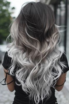 Dark brown to ash platinum ends offers a high-contrast, glamorous ombre look, blending deep roots with light ends for a dramatic and elegant finish. Balayage Blond, Cute Hair Colors, Ombré Hair, Pinterest Hair, Hair Shades, Ombre Hair Color, Hair Dye Colors, Cool Hair Color, Grunge Hair