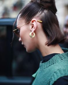 Bella Hadid Hairstyles, Hadid Hairstyles, Above Shoulder Hair, Guest Hair, Shoulder Hair, Lob Hairstyle, Hair Stylies, Festival Hair, Love Travel