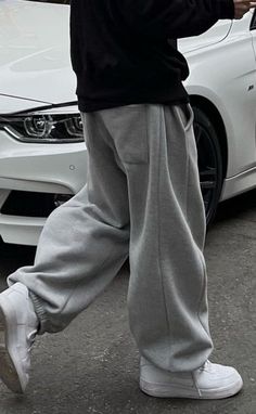 Sweats Outfit Men, Grey Sweatpants Men, Gray Sweatpants Outfit, Outfit Sweatpants, Boys Aesthetic Outfits, Outfits Sweatpants, Physical Traits, Minimal Shirt Design, Boyfriend Outfit