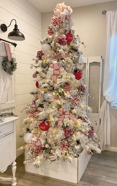 Red White Burlap Christmas Tree, Simple Farmhouse Christmas Tree Ideas, Multiple Christmas Trees In One Room, Cream Christmas Tree, Peppermint Christmas Decorations, Blue Christmas Tree Decorations, Buffalo Plaid Christmas Decor