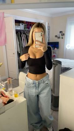 #ootd #outfits #fit #ideas #trendy Winter Going Outfits Night Going Out, Low Rise Jeans Outfit Ideas, Dressy Outfits Aesthetic, Fits For Middle School, Outfit Inspo Aesthetic School, Colombian Aesthetic Outfits, Soft Latina Outfits, Outfits Easy To Recreate, Emily Paulichi Outfits