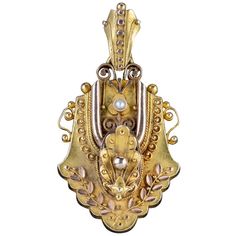 Etruscan Jewelry, Crystal Locket, Victorian Pendants, Antique Locket, Jewelry Lockets, Jewelry Post, Victorian Gold, Gold Locket, Floral Pendant