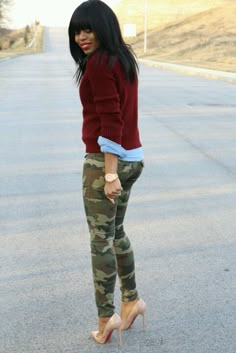 army fatigue pants, blue button down, burgundy sweater nude heels...cute! Mode Edgy, Outfit Chic, Mode Casual, Fashion Blogger Style, Fall Winter Style