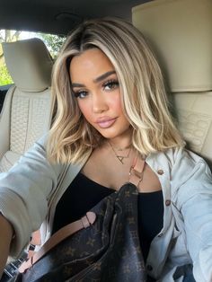 Blondes For Olive Skin, Short Blonde Hair On Latina, Medium Length Blonde Hair With Money Piece, Styling Short Blonde Hair, Women With Short Blonde Hair, Blonde Hair Brown Eyes Makeup, Blonde Hair Olive Skin, Blonde Hair On Mexican Women, Ash Blonde Balayage Short