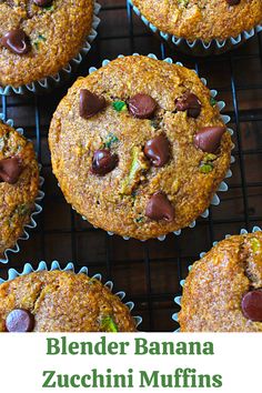 Easy blender muffins made with zucchini, banana, oats and chocolate chips Blender Banana Muffins, Banana Zucchini Muffins, Healthy Breakfast Muffins, Eating Bananas, Cookie Bar, Oatmeal Muffins