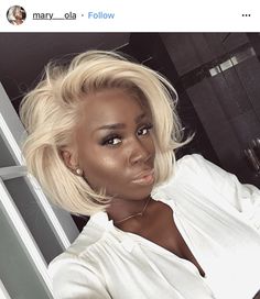 Sandy Blonde | Find out if blondes really do have more fun. Edgy Bob Haircuts, Modern Bob Hairstyles, Layered Haircuts Shoulder Length, Blonde Style, Honey Blond, Body Wave Hair, Short Blonde, Blonde Bobs, Hair Waves