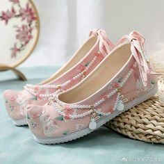 Shoe Insoles, Summer Patterns, Fashion Heels, Girls Fashion Clothes, Beautiful Shoes, Canvas Shoes