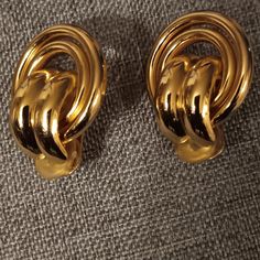 Marked Goldtone Clips Vintage Cushioned Ear Protector On Clip Euc Smoke N Pet Free Home Burberry Jewelry, Vintage Cushions, Earrings Color, Burberry, Gold Tones, Women Jewelry, Pet, Gold, Women Shopping