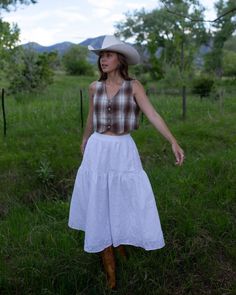 Coastal Maxi Skirt – Court's General Store Cowgirl Top, Cowgirl Summer, Western Skirts, Looks Country, Cottagecore Outfits, Plaid Vest, Western Look, Hippie Outfits, Outfit Inspo Fall