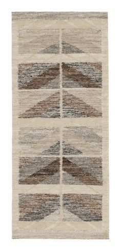 an area rug with different colored stripes on it