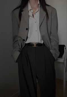 Tomboy Suit Aesthetic, Elegant Masculine Outfit Women, Female Suits Aesthetic, Masculine Clothes For Women, Woman In Suit, Academia Outfits, Academia Fashion, Woman Suit Fashion