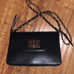 New Never Used Black Crossbody Shoulder Bag With Chain Strap, Black Shoulder Bag With Metal Hardware For Night Out, Metal Hardware Crossbody Shoulder Bag For Night Out, Metal Hardware Crossbody Bag For Night Out, Crossbody Bag With Metal Hardware For Night Out, Night Out Crossbody Shoulder Bag With Chain Strap, Crossbody Shoulder Bag With Chain Strap For Night Out, Gold-tone Hardware Crossbody Shoulder Bag For Night Out, Gold-tone Crossbody Shoulder Bag For Night Out